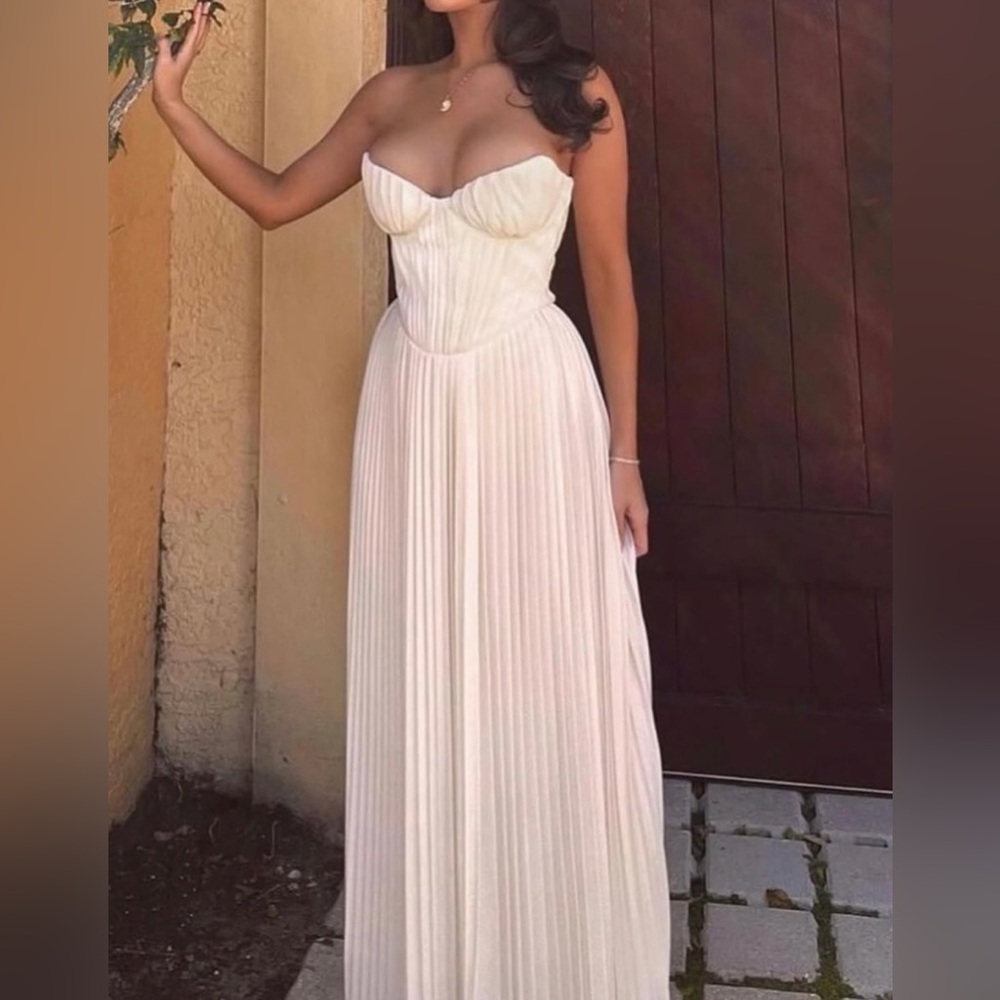 HOUSE OF CB 'Amorata' Ivory Pleated Maxi Dress XS Plus Cup - Picture 3 of 11